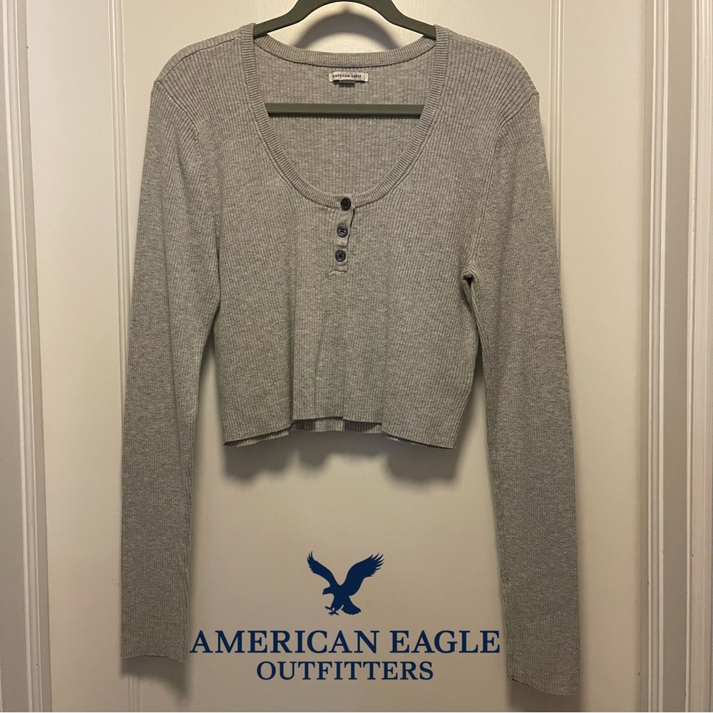 American Eagle - grey cropped long sleeve
